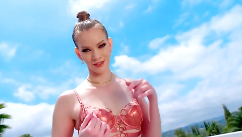 She's almal velve & black cock