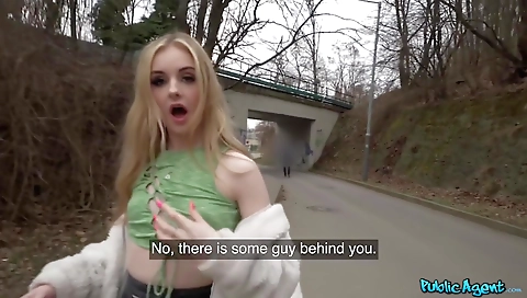 Hawt blonde gets her pussy drilled