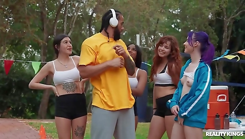 She's alurta yard roxxdo