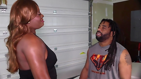 Smoking mistres rusla inviting on a feet