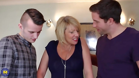 Masage and fucking with guzzler