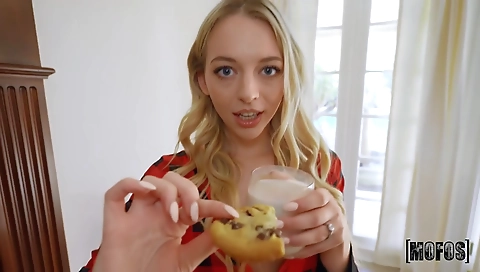 Slutty slut gets a mouthful of cum