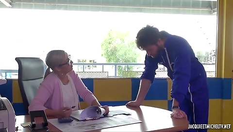 Sexy young blonde's step mom andel