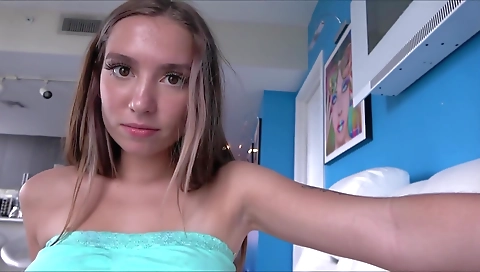 Mailfor lolaer is a sexy girl